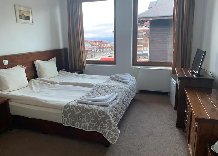 Granat Gondola Next To Lift 班斯科