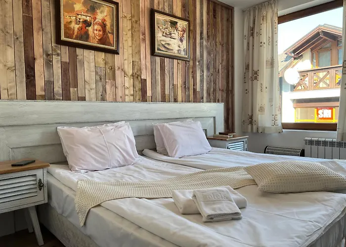 Granat Gondola Next To Lift * 班斯科